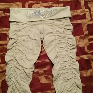 Capri ruffles pants